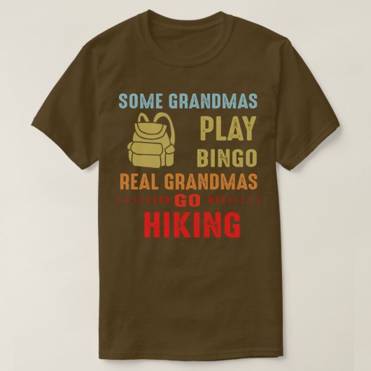 実在Grandmas Go Hiking Tシャツ (デザイン正面)