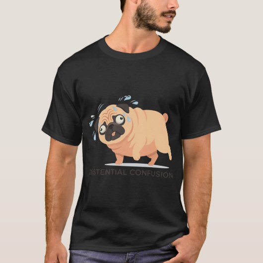 実存主義的な混乱で汗をかくパグのミーム Tシャツ (正面)