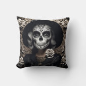 実存性ライトヴィンテージ女性スカルポートレート3 クッション (正面)