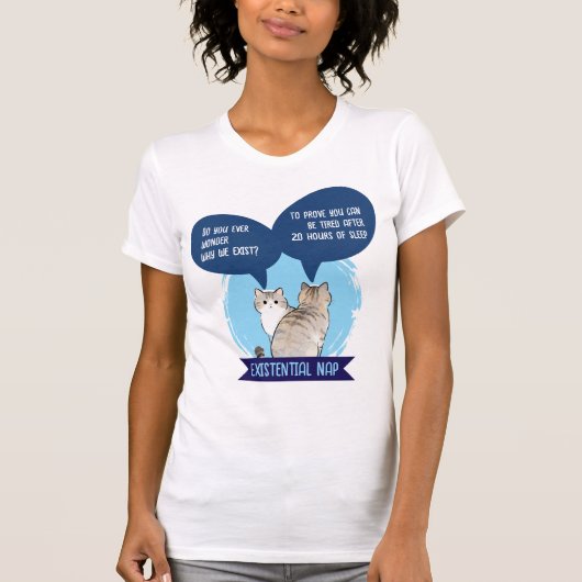 実存的な昼寝 笑える猫 眠り ユーモア 引用 Tシャツ (正面)
