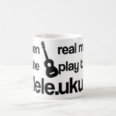 実質の人はウクレレを遊びます コーヒーマグカップ (中央)