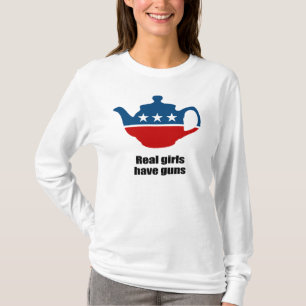 実質の女の子は銃を持っています Tシャツ