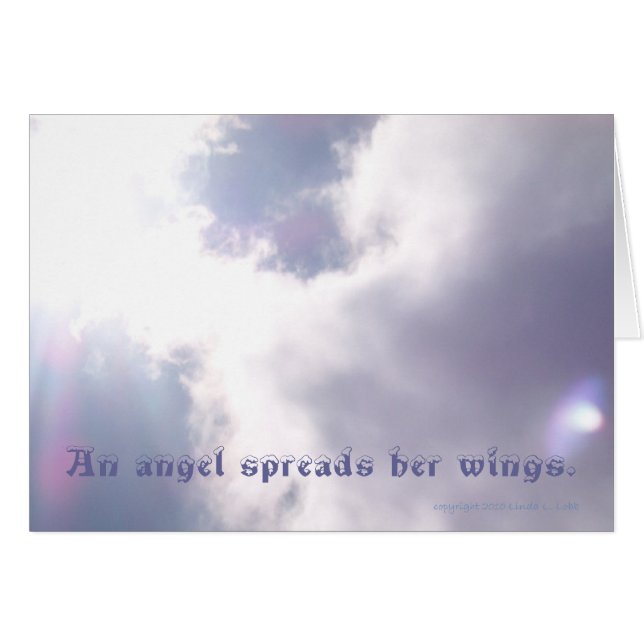 実質の雲は天使彼女の翼を広げます (正面横)