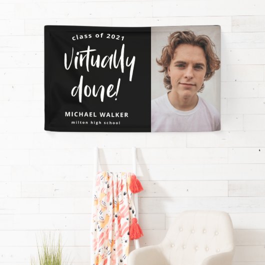 実質的に卒業発表を行う 横断幕 (インサイチュ)