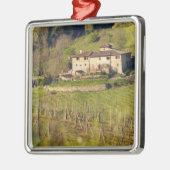 客を受け入れる作業場「アスチュイト」 メタルオーナメント (左)