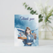 客室乗務員が飲み物をサービスしています ポストカード (スタンド正面)