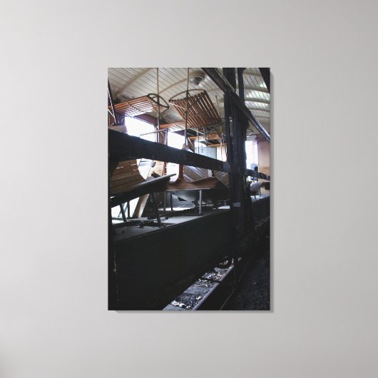 客車の修理Le Mastrou写真C キャンバスプリント (正面)