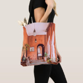 室内のエリア近傍に植物を有するプランター トートバッグ (クローズアップ)