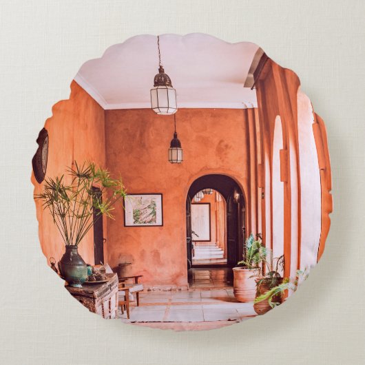 室内のエリア近傍に植物を有するプランター ラウンドクッション (正面)