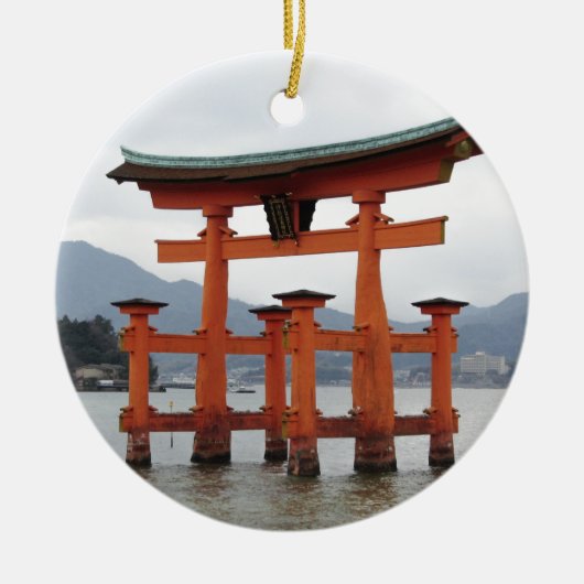 宮島、日本の湾の歴史的ゲート セラミックオーナメント (正面)