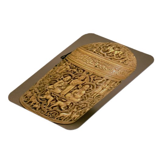 宮廷楽しさを描いたレリーフ、 浮き彫りを持つパイックス マグネット (左側)