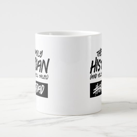家おもしろい族の歴史家…ハッシュタグおじいちゃん ジャンボコーヒーマグカップ (正面)