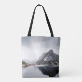 家と山に囲まれた湖 トートバッグ (裏面)