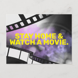 家にいて映画を見る ポストカード