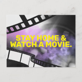 家にいて映画を見る ポストカード