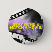 家にいて、映画を見る。 缶バッジ (正面)