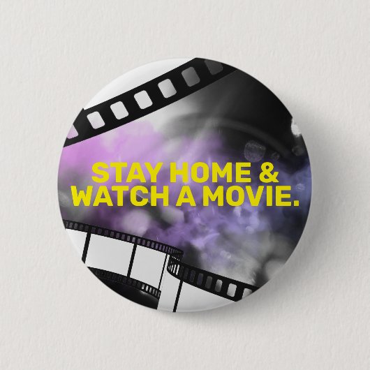 家にいて、映画を見る。 缶バッジ (正面)