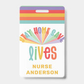 家に住救み虹のカラフル贈り物 バッジ (Back)