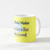 "家に居る郵便局員雨みぞれの雪" コーヒーマグカップ (正面右)