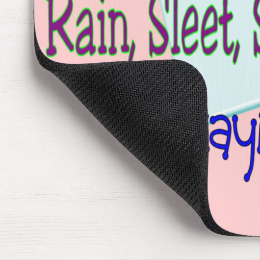 "家に居る郵便局員雨みぞれの雪" マウスパッド (コーナー)