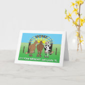 家のユーモアのあるなバースデー・カードを来ている牛 カード (黄色い花)