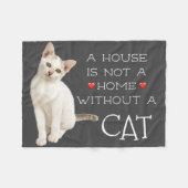 家の中の白猫ではない家 フリースブランケット (正面(横))