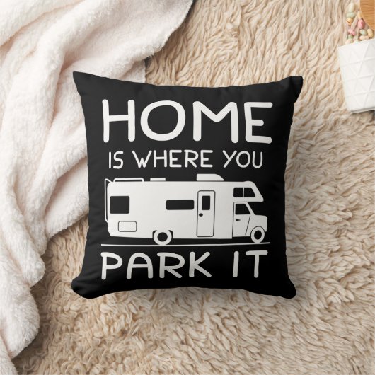 家はそれをおもしろいなキャンピングカー駐車するところです クッション (ブランケット)