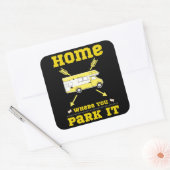 家はバンライフを駐車する場所である スクエアシール (封筒)