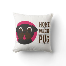 家はパグが黒いパグの枕であるところです