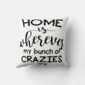 家はCraziesの私の束があるところはどこでもです クッション (裏面)