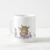 家マウスのDesigns®のマグ コーヒーマグカップ (正面左)