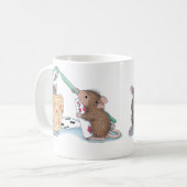 家マウスのDesigns®のマグ コーヒーマグカップ (正面左)