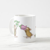家マウスのDesigns®のマグ コーヒーマグカップ (正面左)