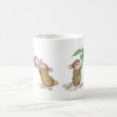 家マウスのDesigns®のマグ コーヒーマグカップ (中央)