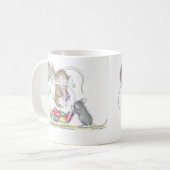 家マウスのDesigns®のマグ コーヒーマグカップ (正面左)