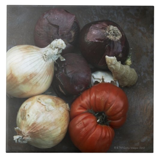 家宝のトマト、黄色いタマネギ、赤タマネギ、ショウガ タイル (正面)