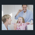 家族が一緒に歯を磨く ポスター<br><div class="desc">AssetID: 88689491 / {Sam Edwards} /家族で歯を磨く</div>