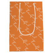 家族が感謝祭のディナーを集める ミディアムペーパーバッグ (裏面)