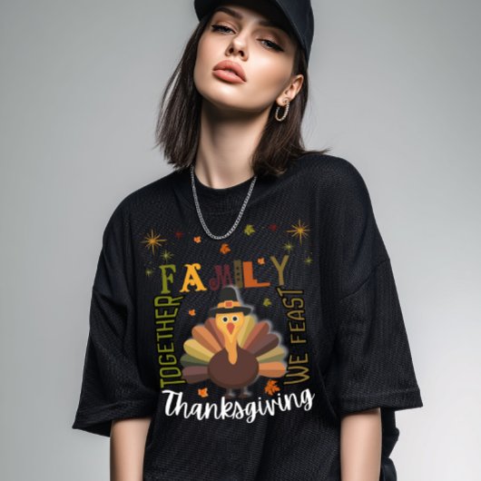 家族でお祝いする感謝祭のターキーのTシャツ Tシャツ