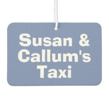 家族でタクシーに乗る車（伝言）