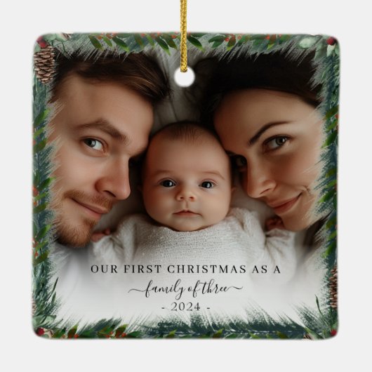 家族としての私たちの初めてのクリスマス2写真 セラミックオーナメント (裏面)