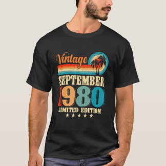 家族と幸せ1980年9月42日誕生日Vin Tシャツ