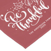 家族に感謝パーソナライズされたをささげる ショートテーブルランナー (コーナー)