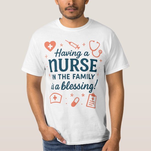 家族に看護師がいることは幸せなこと Tシャツ (正面)