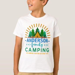 家族のキャンプ旅行の日曜日光線のテント の名前をカスタムする Tシャツ