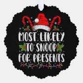 家族のクリスマスに雪が降りそうなプレゼント オーナメントカード (正面)