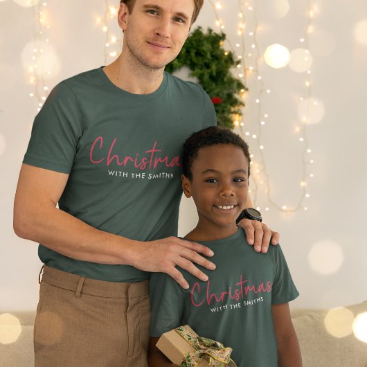 家族のクリスマス |スタイリッシュトレンディーフォレストグリーン Tシャツ