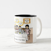 家族のディナー独身の、母、3男の子の漫画 ツートーンマグカップ (正面右)