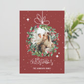 家族のパーソナライズされた写真は赤いクリスマスを飾る シーズンカード (スタンド正面)