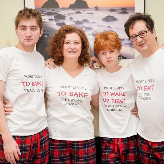 家族のパーティーの平和と喜びを生み出す可能性が高い Tシャツ